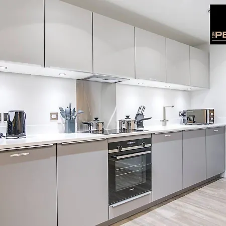 Apartment Manhattan Centre By Your Perfect Short Lets *